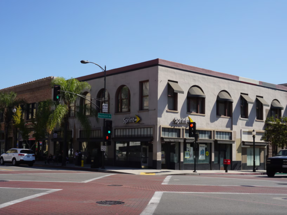 12-22 S Raymond Ave_Pasadena_2nd Flr Office_For Lease